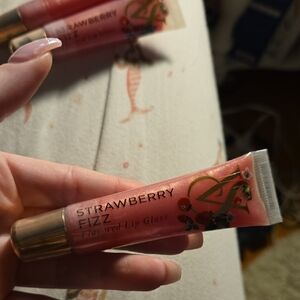 Brand New Victorias Secret Lip Gloss In Strawberry Fizz